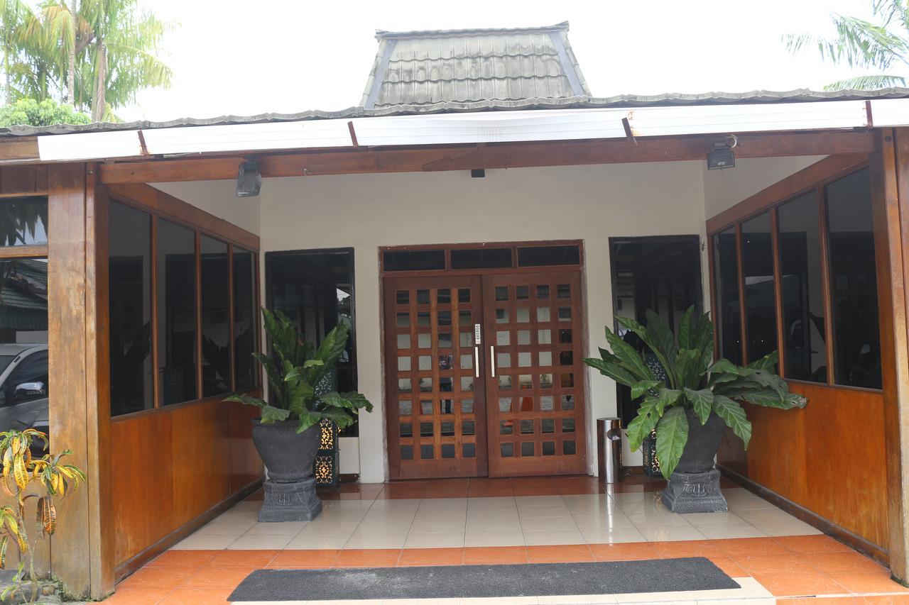 Serayu Hotel Timika Extérieur photo